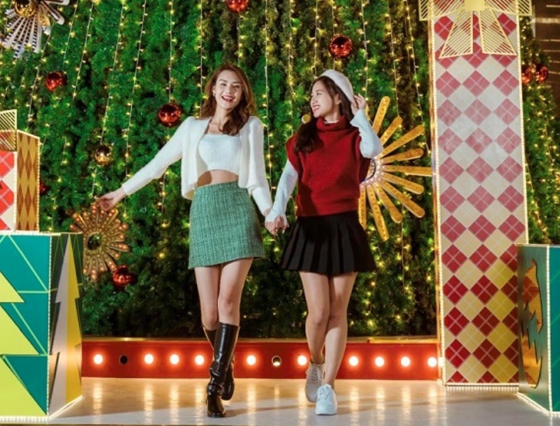 Goi y qua tang thu vi cho dip le hoi cuoi nam hinh anh