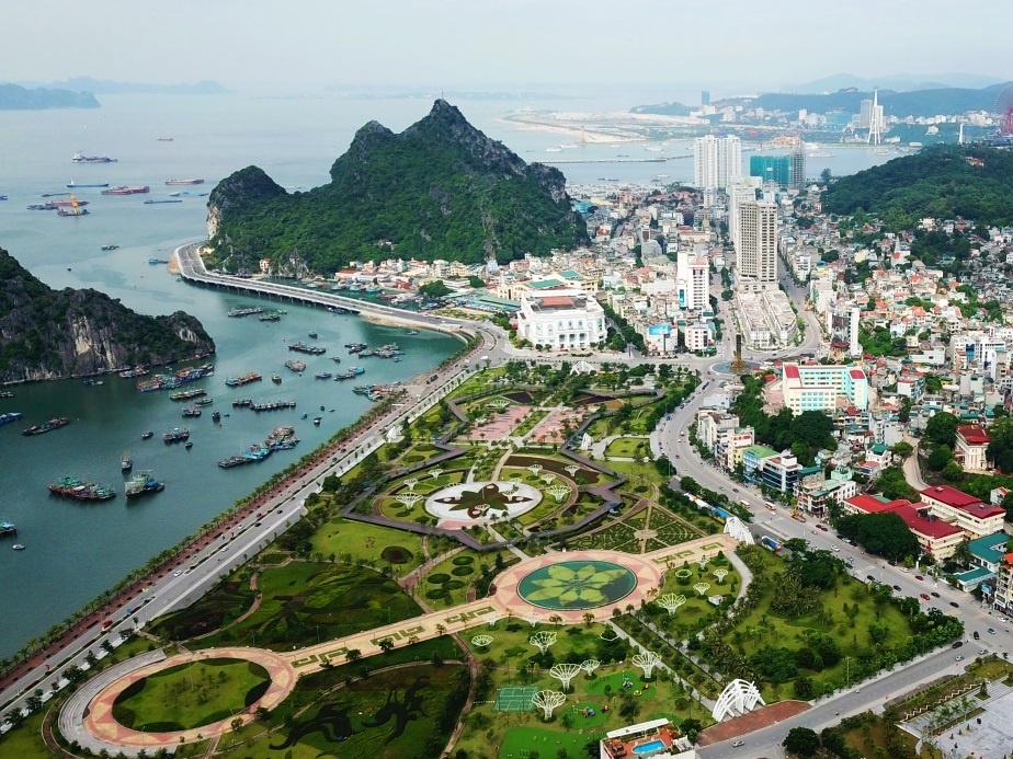 Bat dong san tren doi tai Quang Ninh thu hut nha dau tu hinh anh