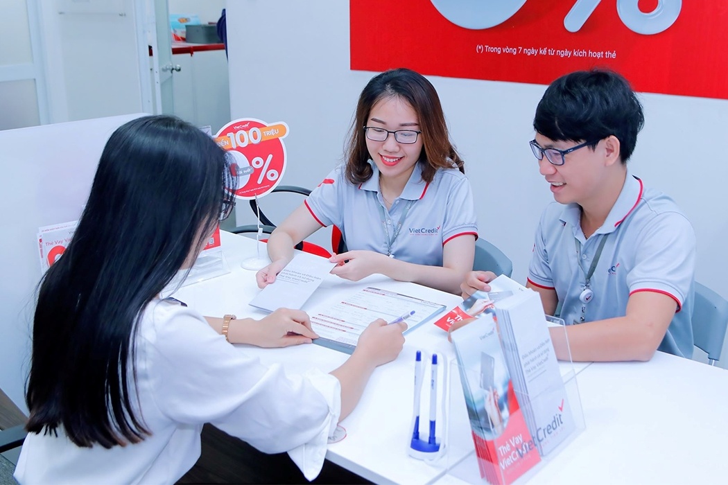 VietCredit vao top 10 doanh nghiep co nguon nhan luc hanh phuc hinh anh