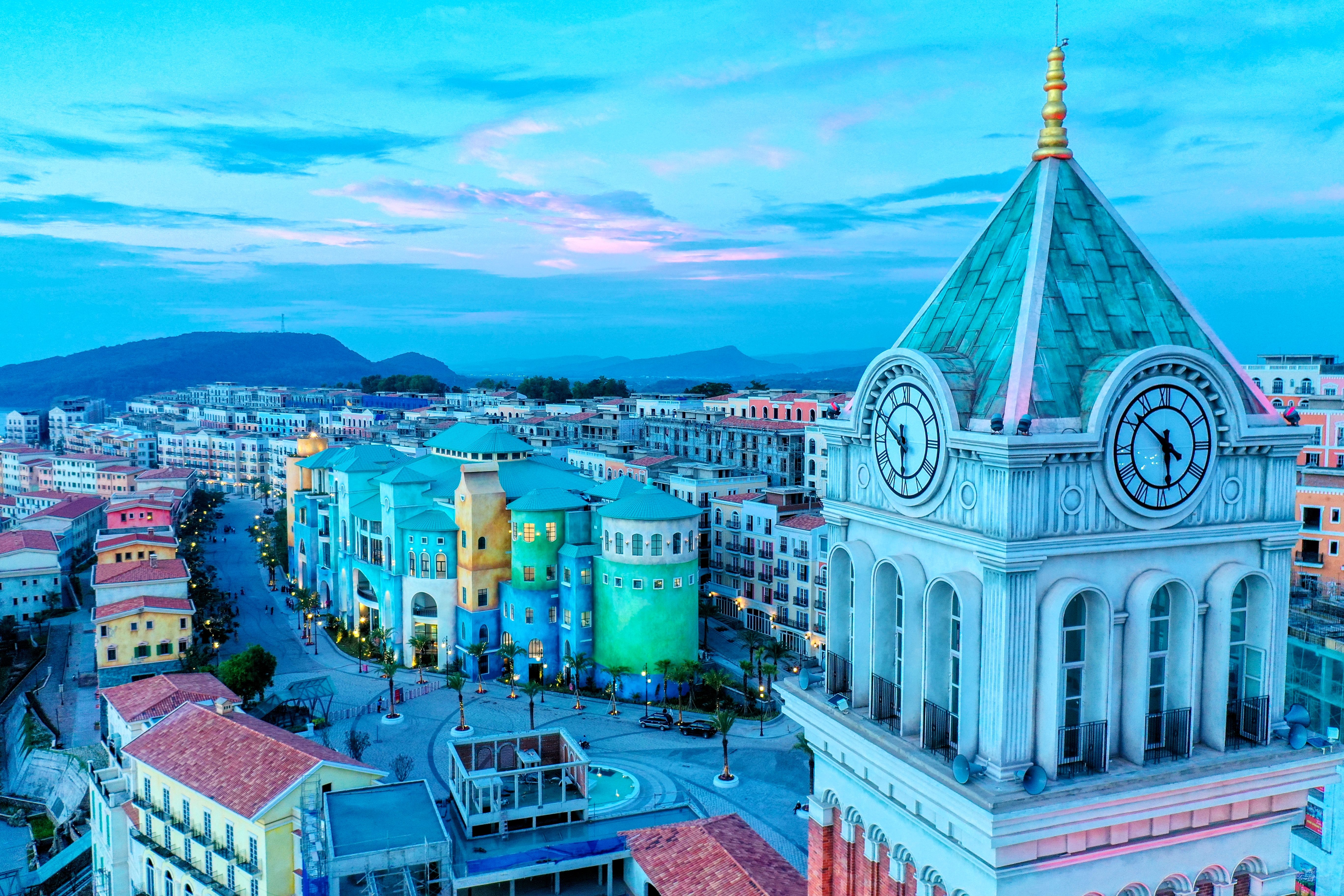 Cong trinh moi cua 'phu thuy kien truc' Bill Bensley tai Phu Quoc hinh anh