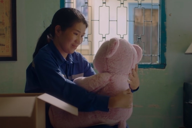 Ha Anh Tuan ra mat MV moi, lan toa thong diep am ap ve su quan tam hinh anh