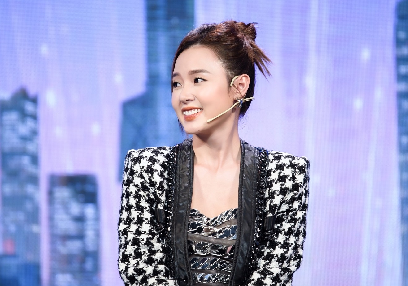 Midu lam giam khao cuoc thi ve moi gioi bat dong san hinh anh