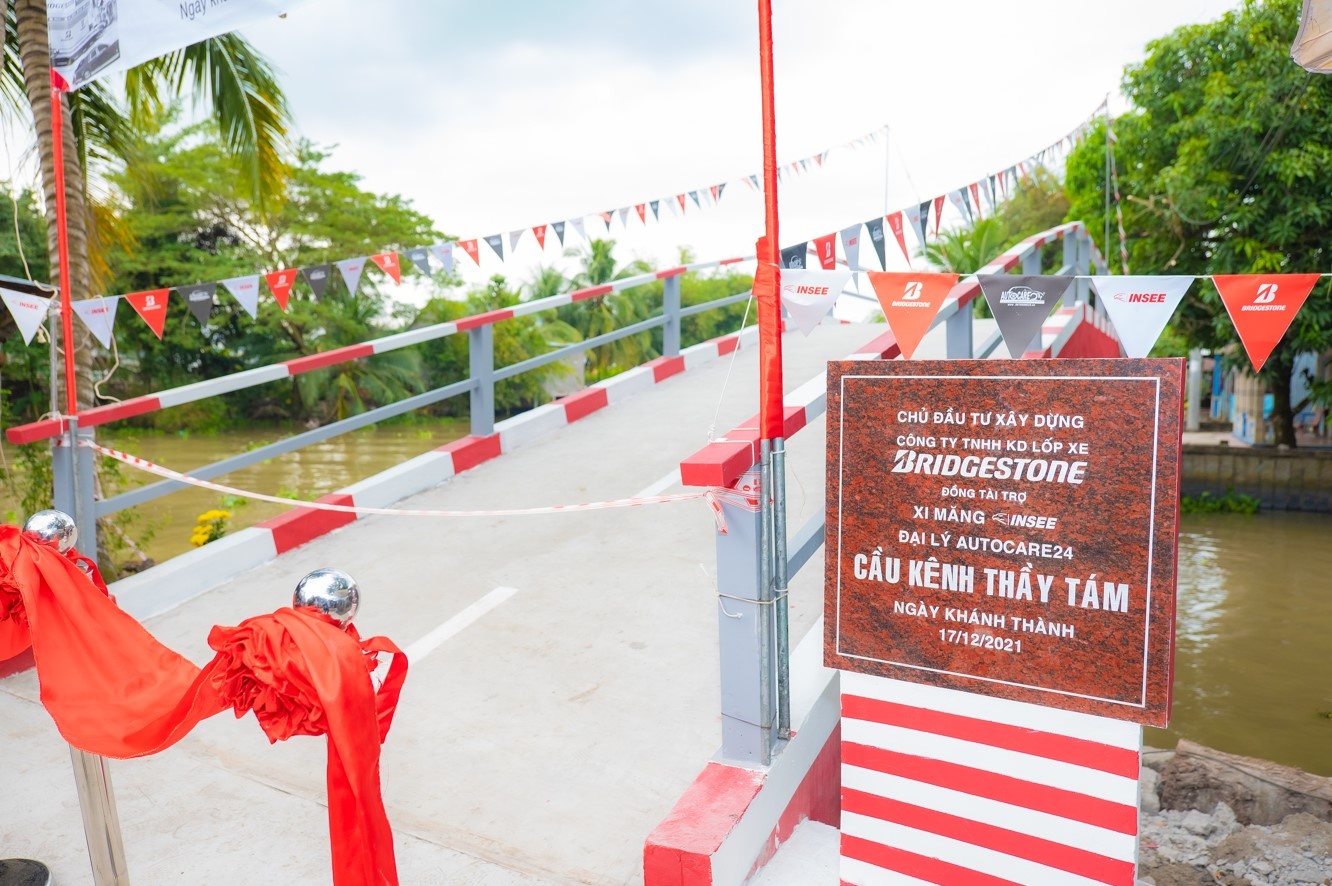 Bridgestone xay cau anh 2