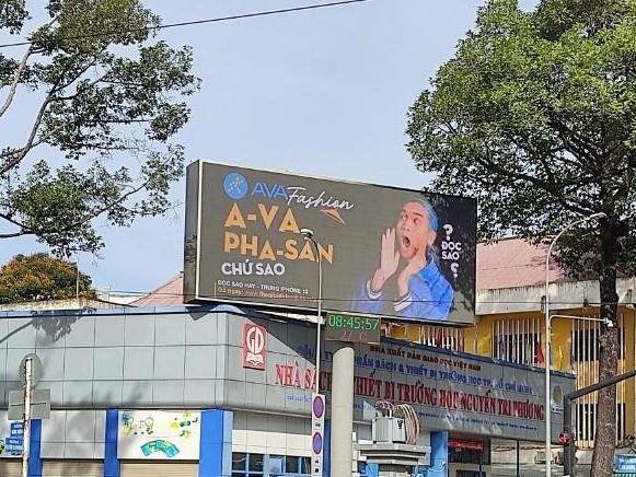 khai truong chuoi ban le,  billboard anh 1