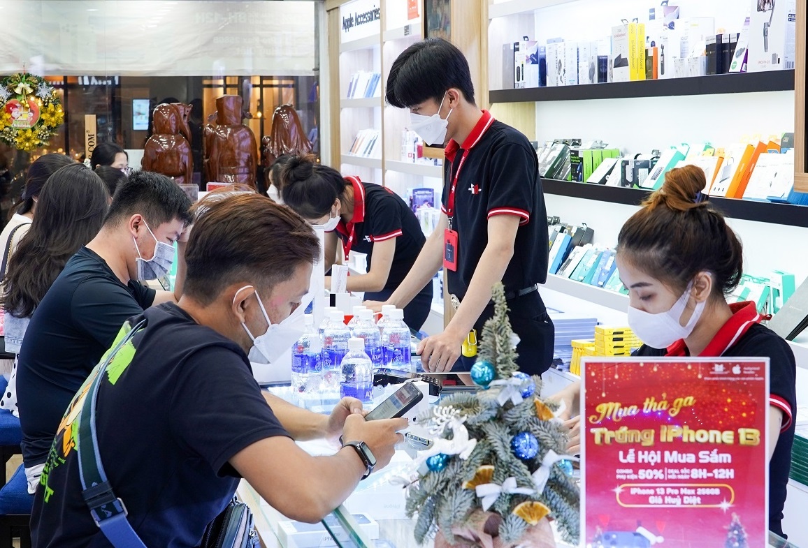 Dai ly uy quyen cua Apple tung loat uu dai cuoi nam hinh anh