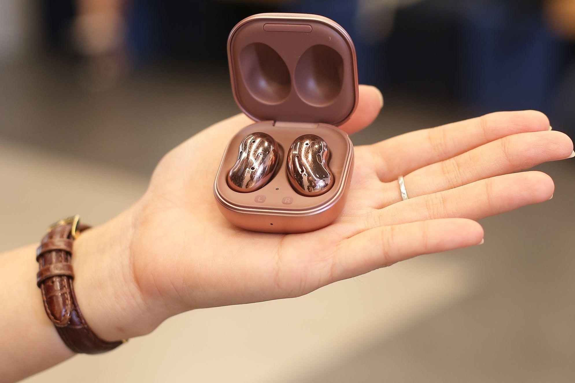 FPT Shop khuyen mai anh 2