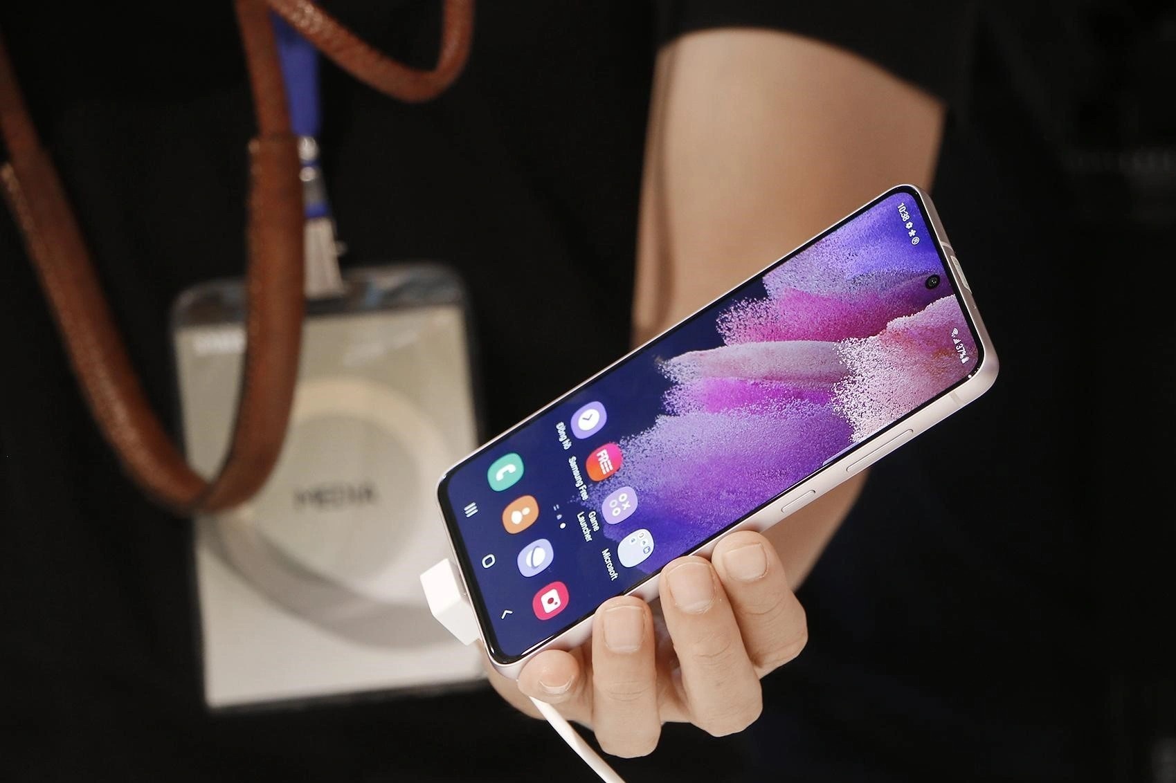 Dat truoc Galaxy S21 FE 5G, nhan qua den 8 trieu dong tu FPT Shop hinh anh