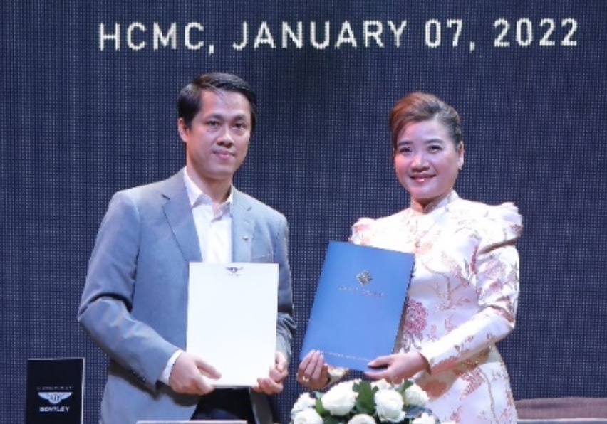 Charm Group dau tu dan xe Bentley doc ban tang khach hang hinh anh
