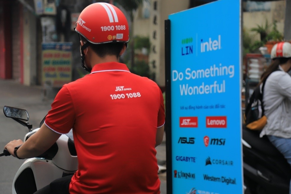 J&T Express gay quy tu thien anh 1