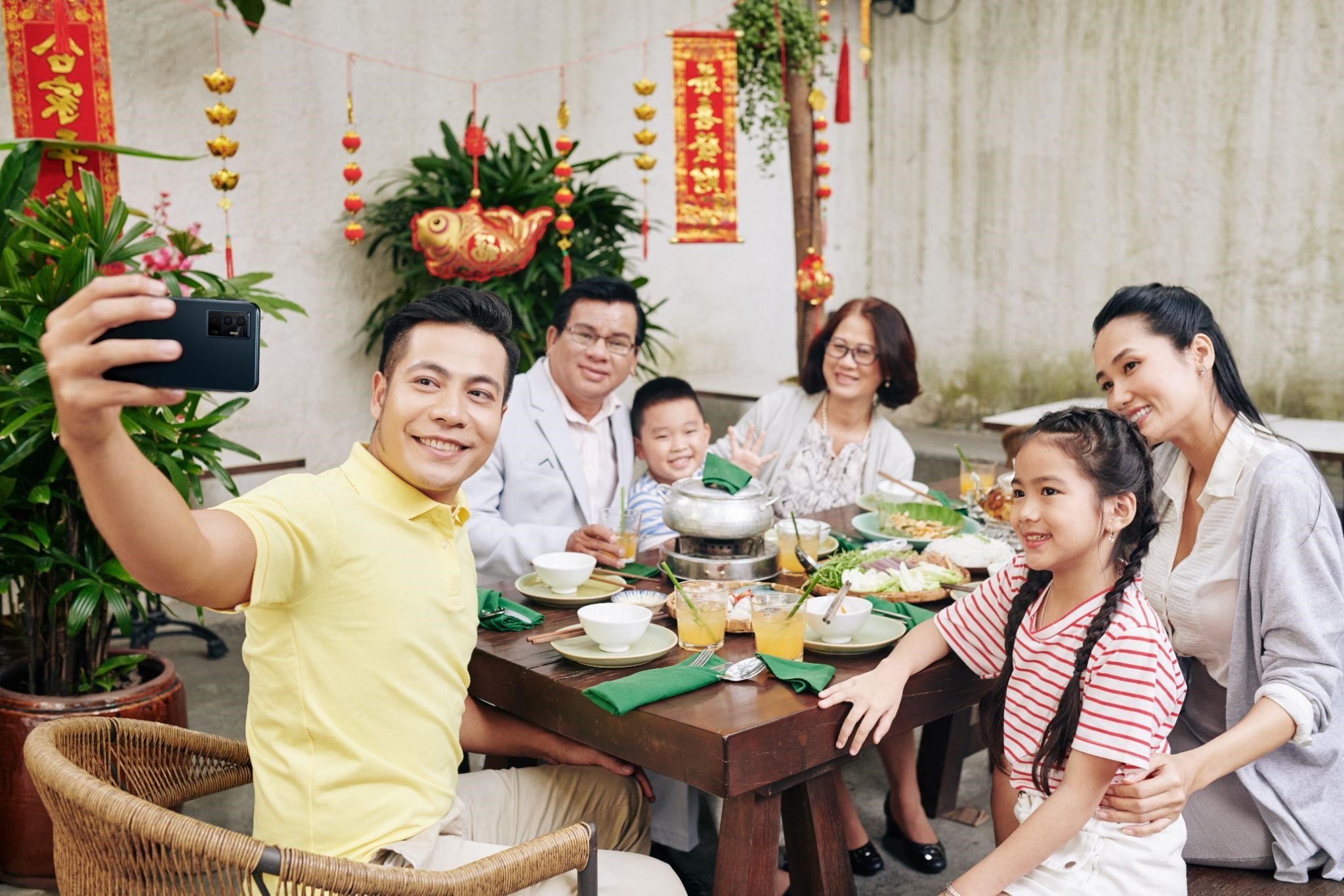 Vivo ra mat dien thoai moi anh 1