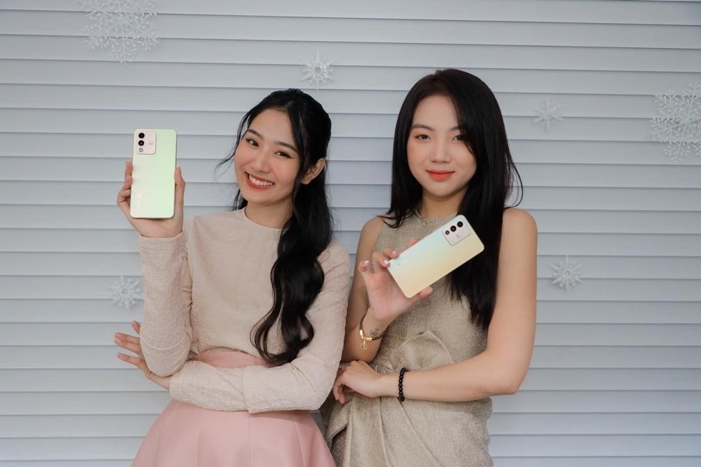 Vivo ra mat dien thoai moi anh 2