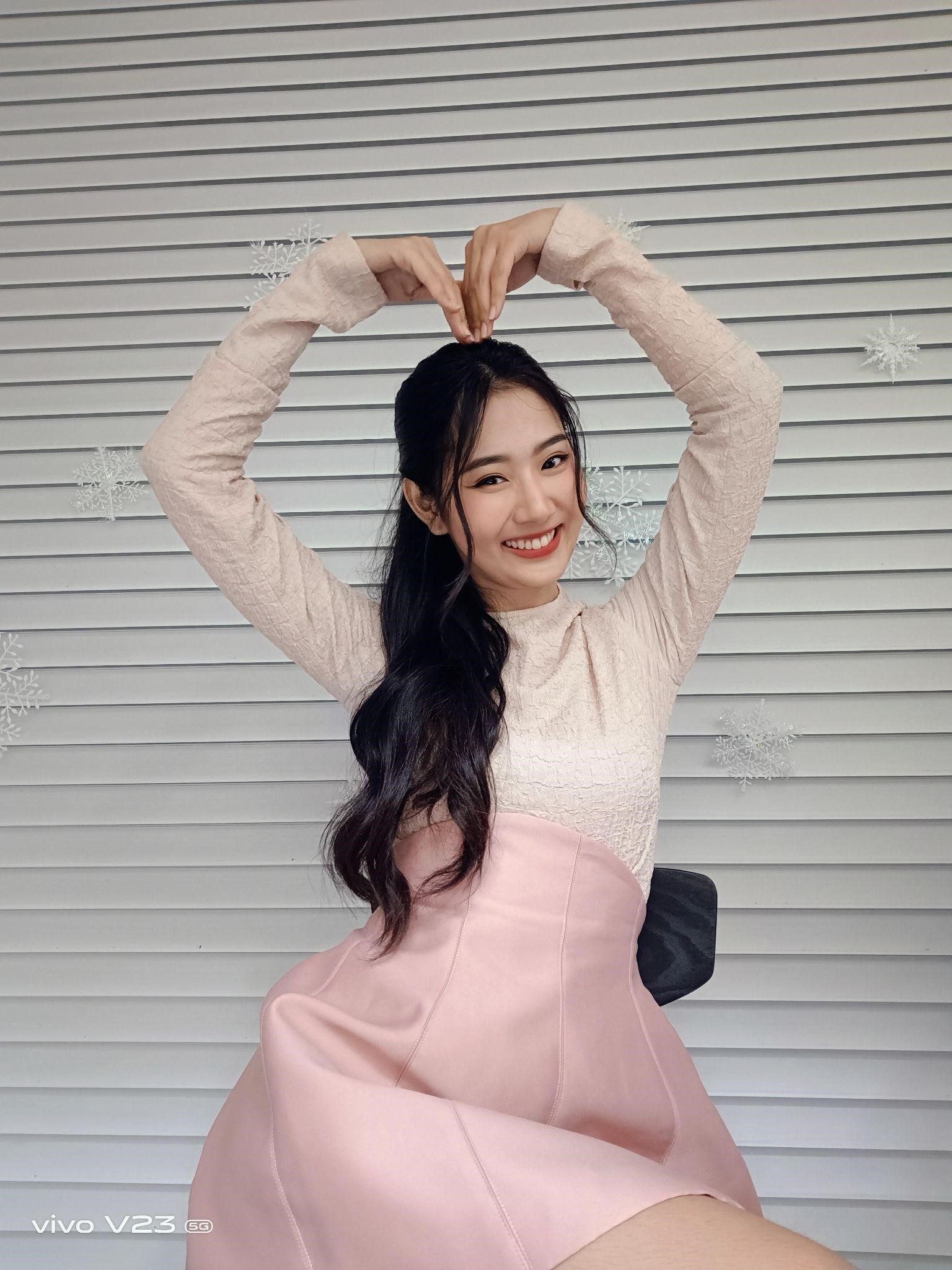 Vivo ra mat dien thoai moi anh 4