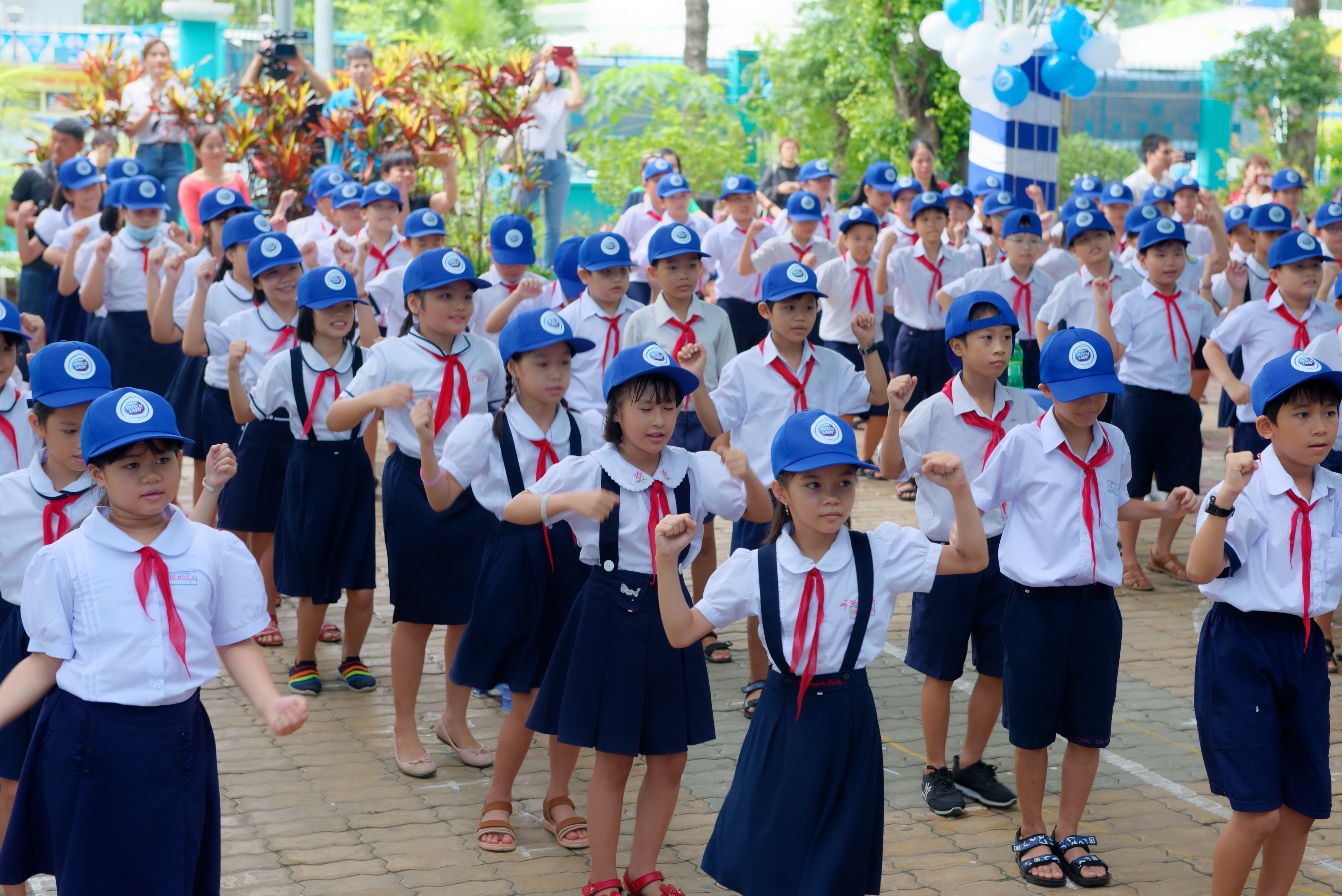 Co Gai Ha Lan,  sua tuoi anh 7