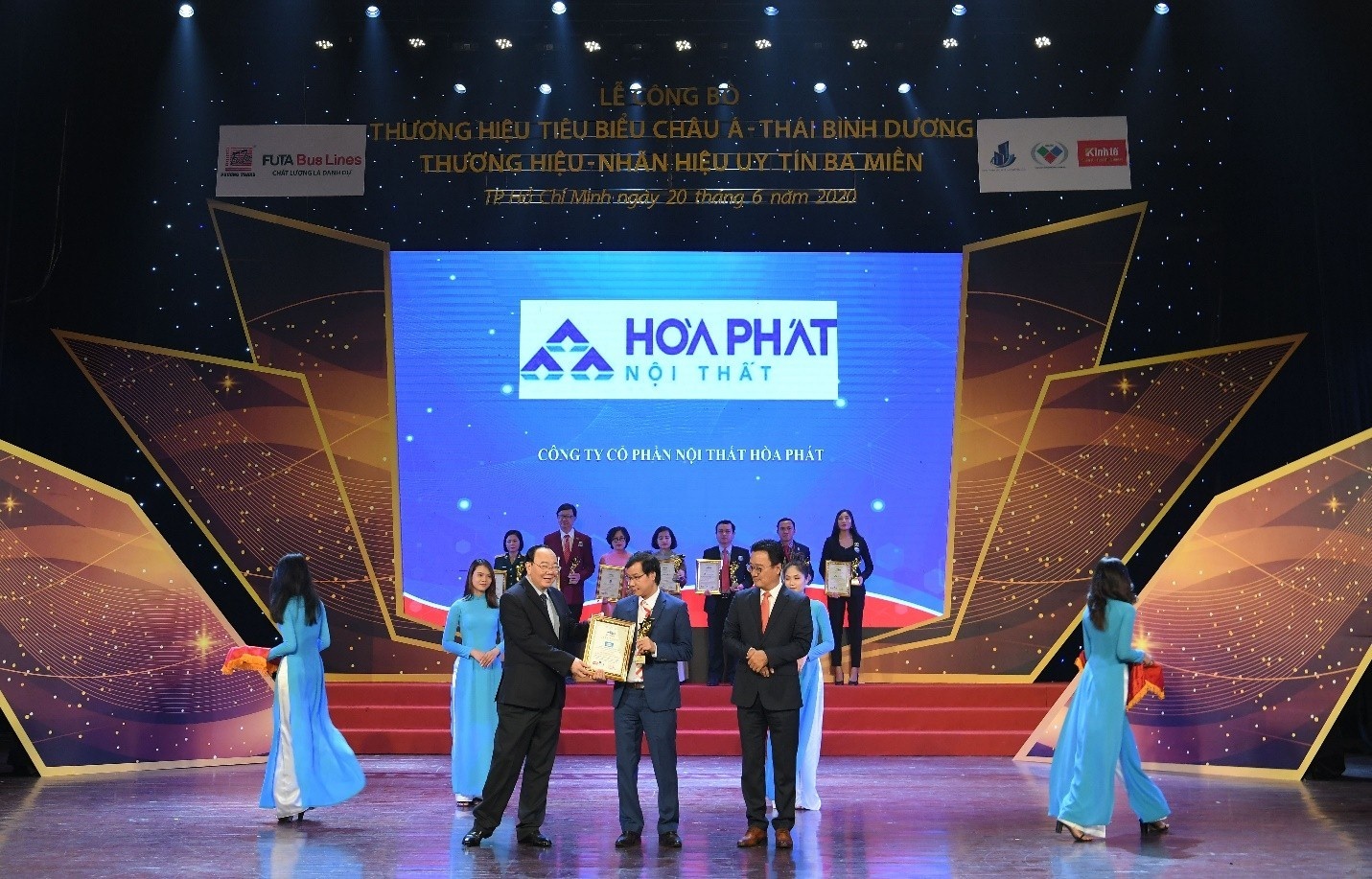 Noi that Hoa Phat,  The One anh 2