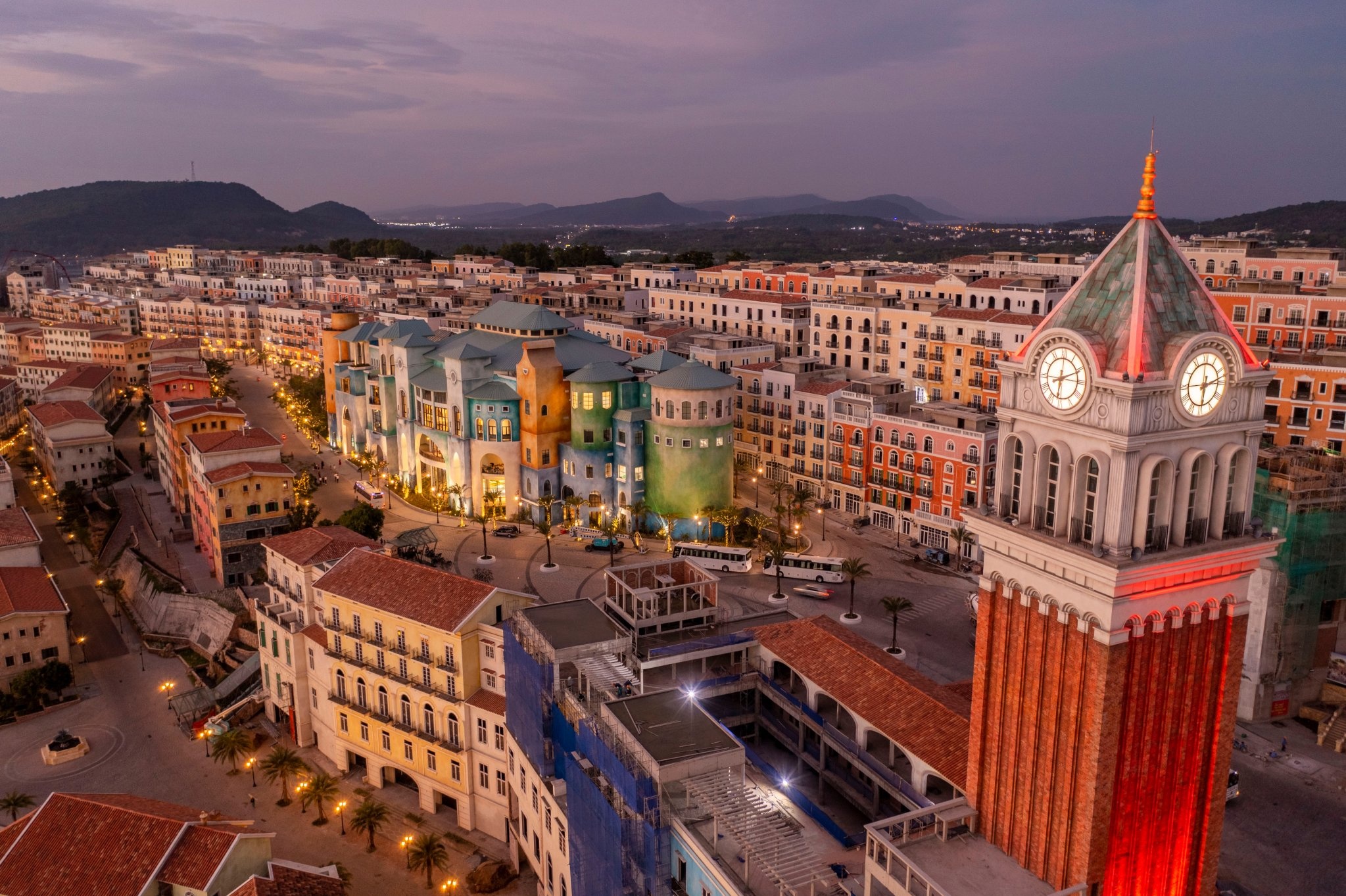 Kham pha cong trinh nghe thuat Sun Signature Gallery tai Phu Quoc hinh anh