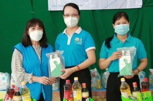 Bayer phoi hop Hoi Phu nu Tu thien TP.HCM ho tro cong dong sau dich hinh anh
