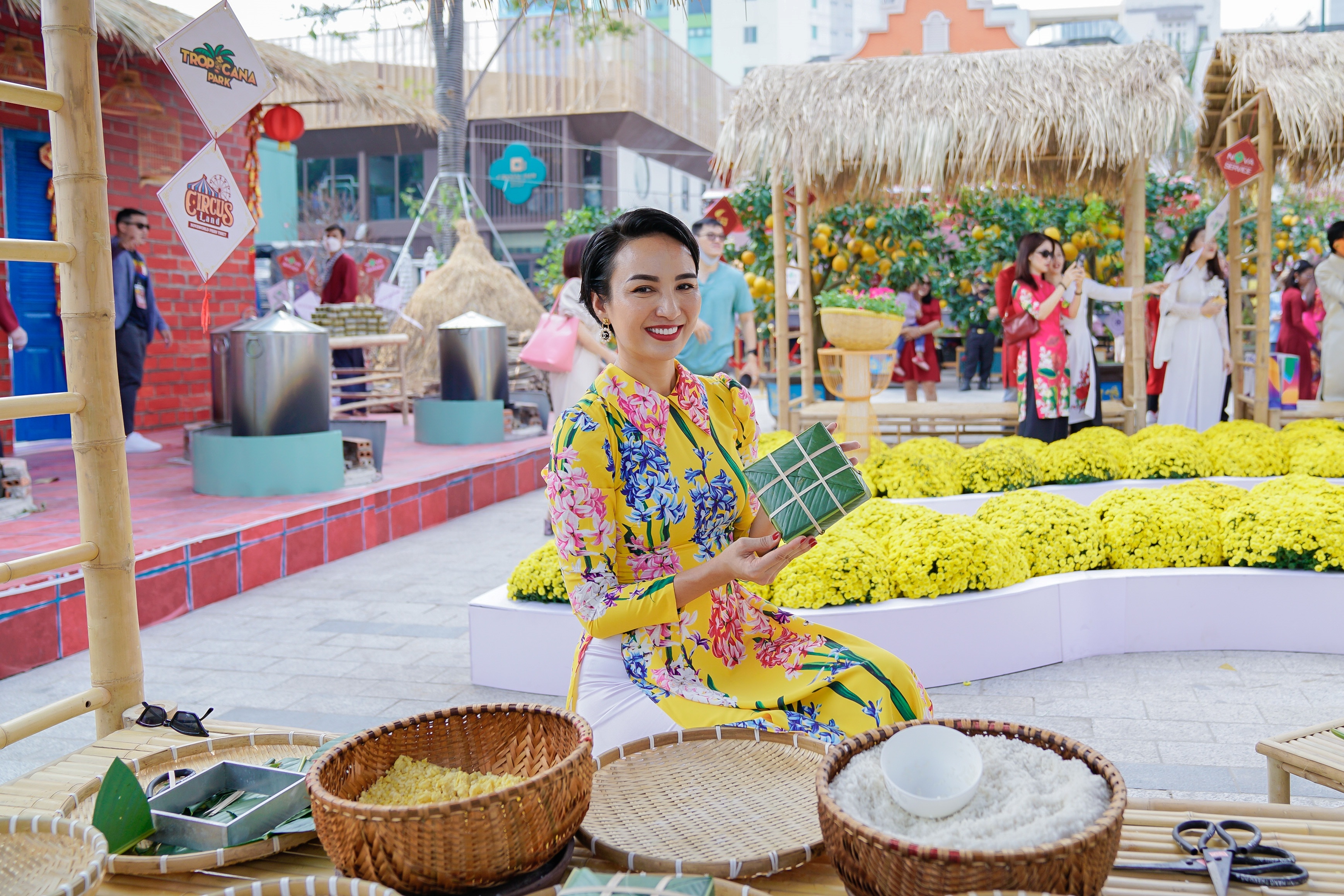 Khong gian Tet tai Novaland Gallery thu hut khach tham quan hinh anh