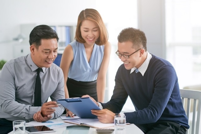 Nguoi lam nhan su - xay nha hay xay to am? hinh anh