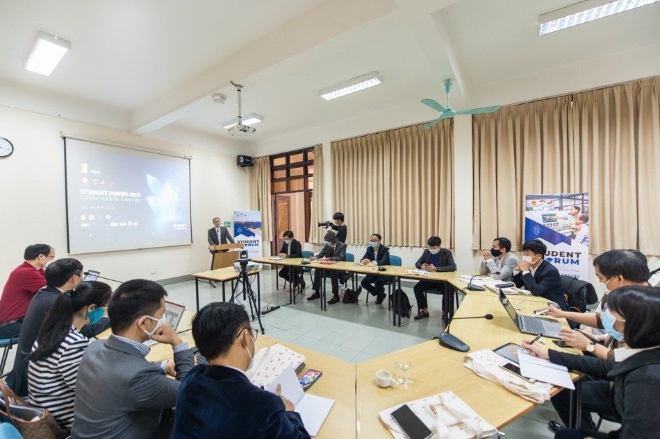 Dien dan nghien cuu khoa hoc anh 1