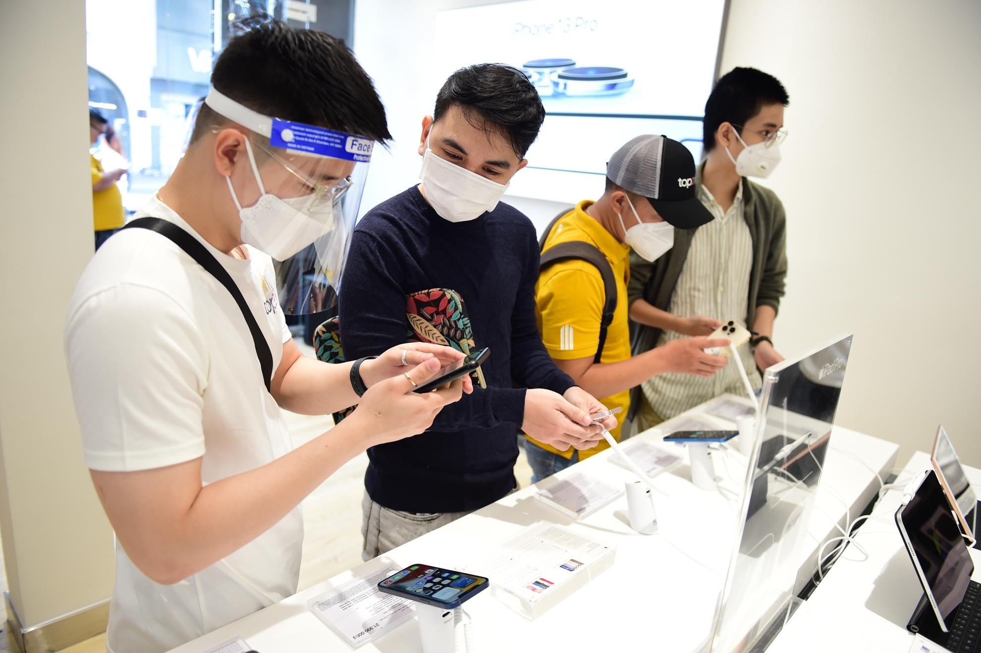 cua hang APR,  TopZone anh 2