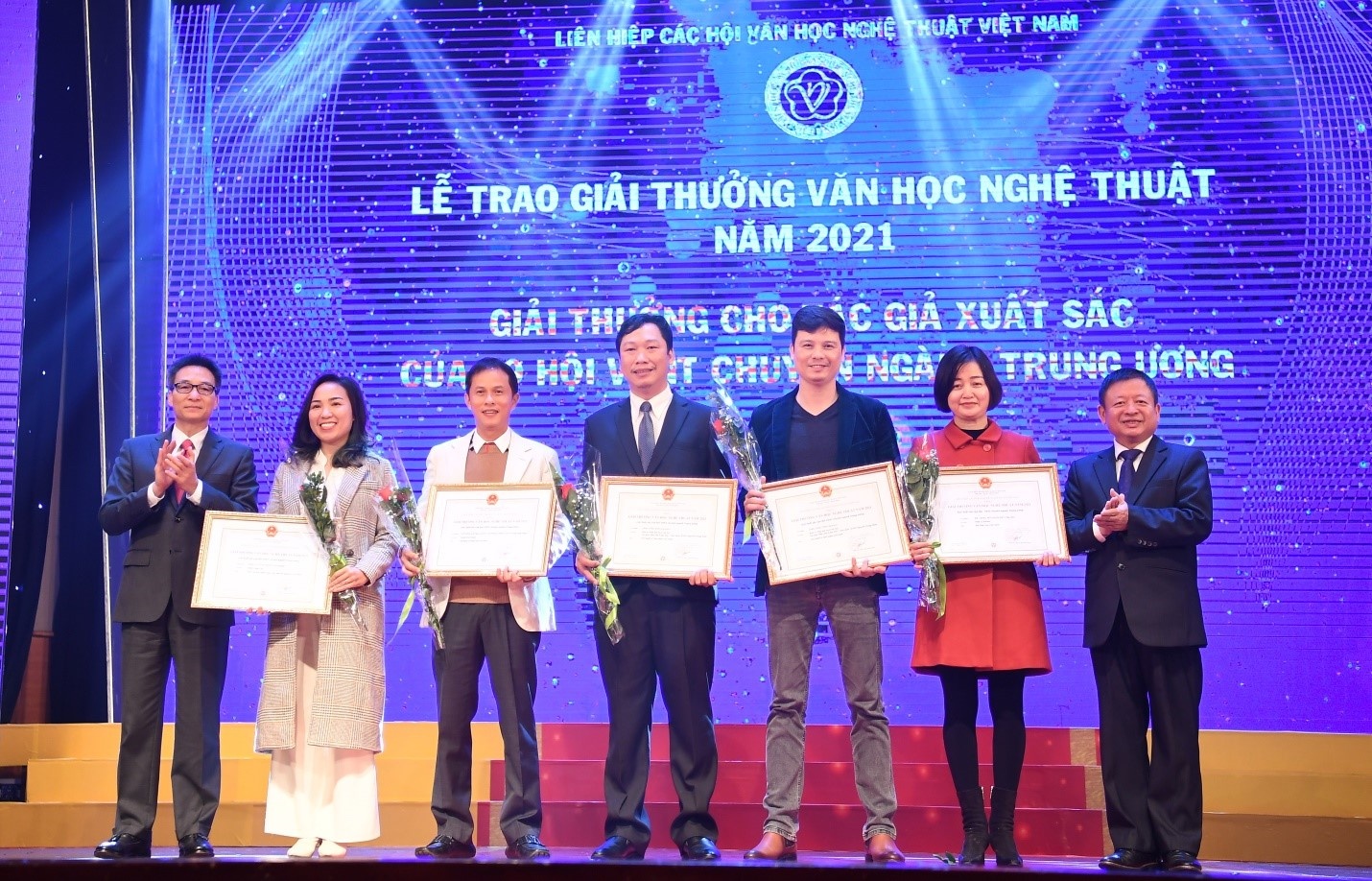 Nha tho Tran Le Khanh doat giai Tho cua nam hinh anh