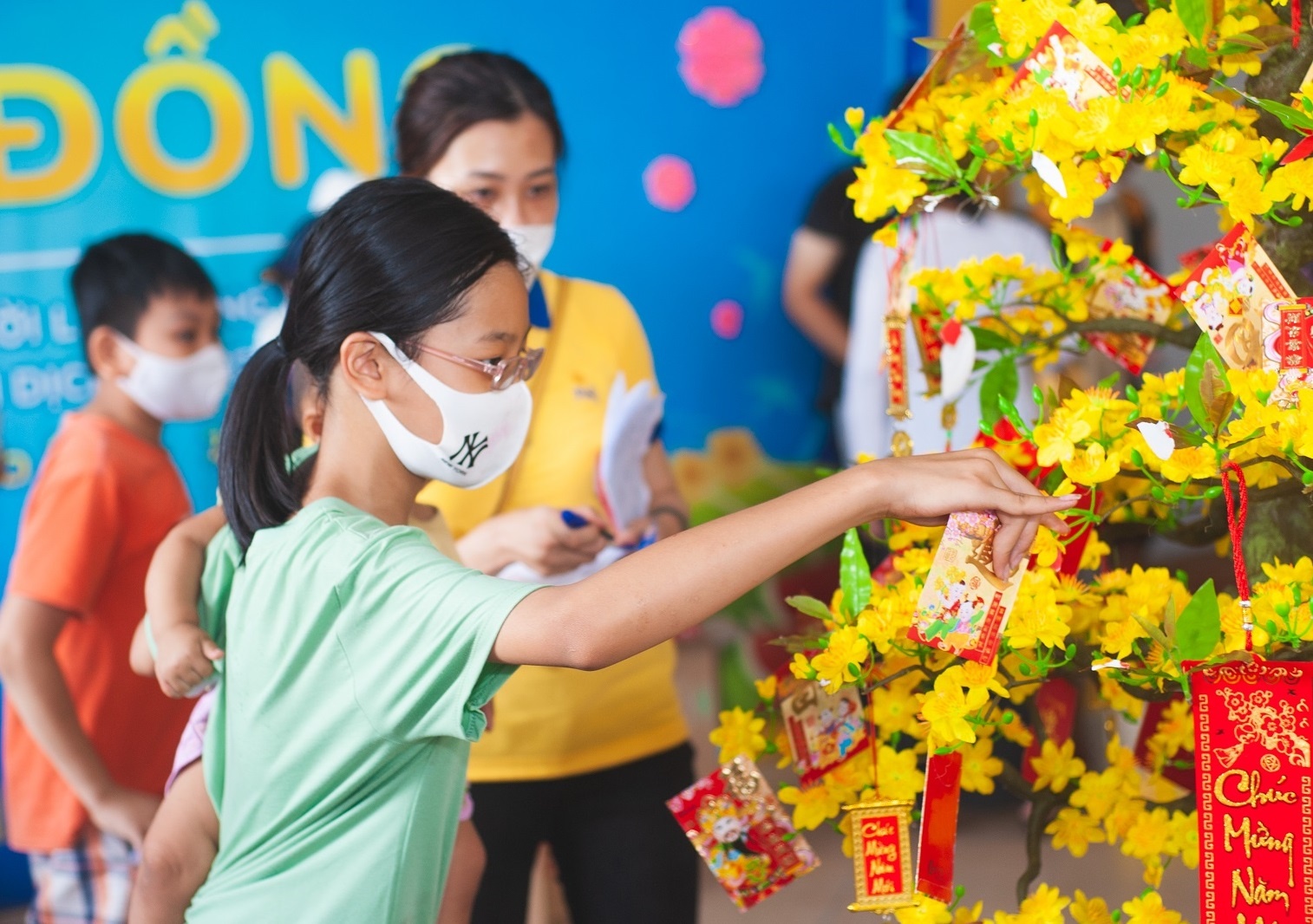 Gom se chia de Tet ron rang hinh anh