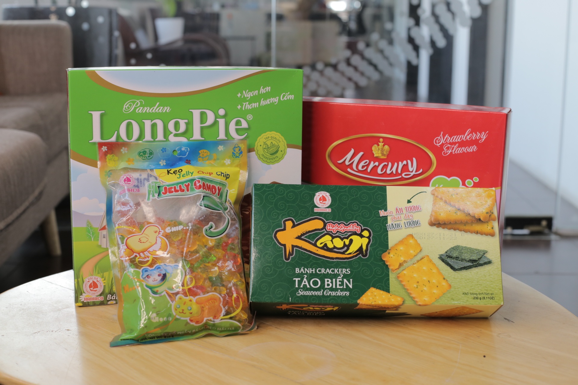 Cung banh keo Hai Ha mang Tet ve nha hinh anh