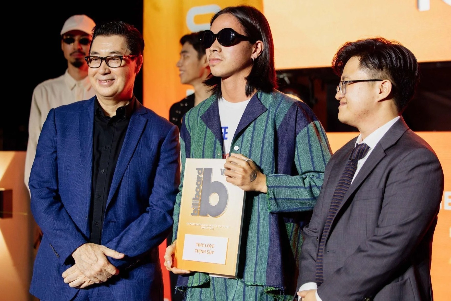 Bang xep hang Billboard Viet Nam dua nghe si vuon ra bien lon hinh anh