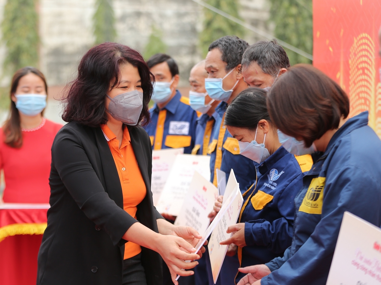 FPT Shop mang 'Xuan am ap - Tet binh an' den cac hoan canh dac biet hinh anh