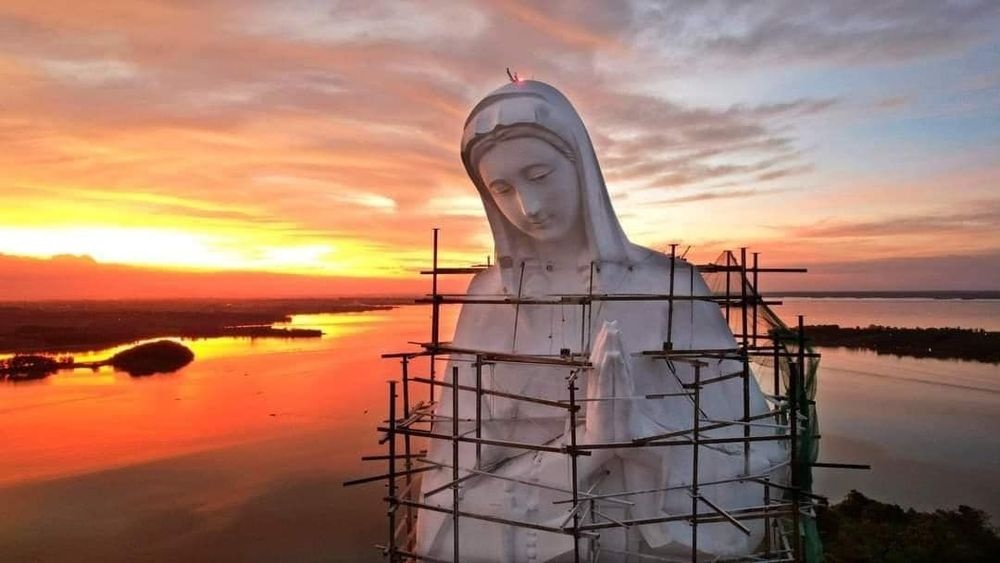 Tuong Duc Me Maria cao nhat Viet Nam tren dinh Nui Cui, Dong Nai hinh anh