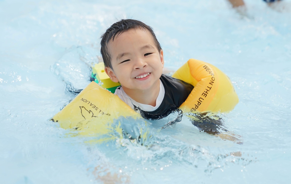 Hoc phi Royal School anh 3