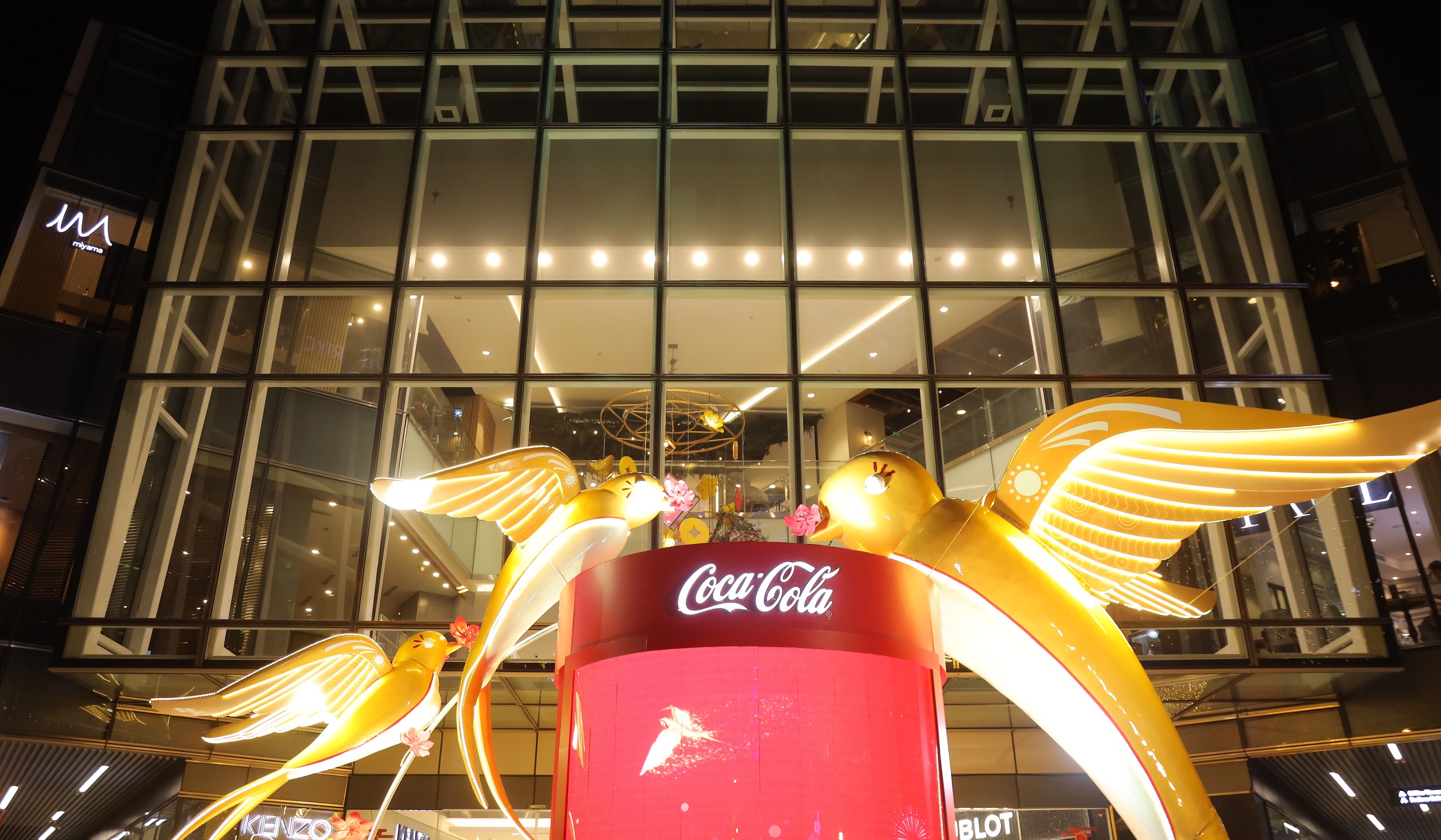 Mang ky dieu ve nha,  doan vien anh 1