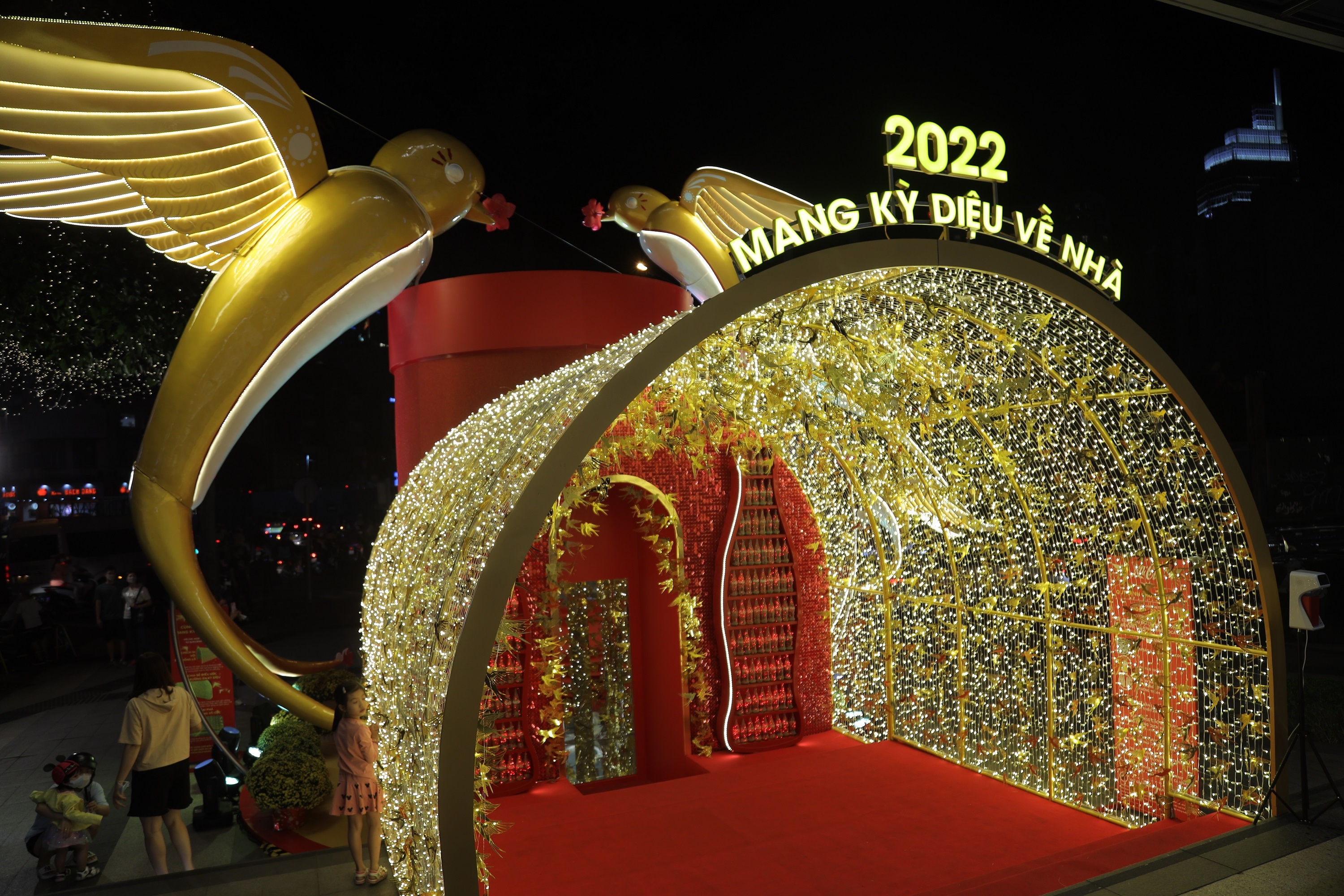 Mang ky dieu ve nha,  doan vien anh 10