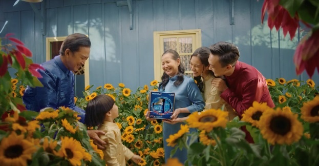 don Tet cung bo me,  Ensure anh 2