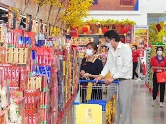 Mua sam an toan, tiet kiem ma day du cho Tet binh thuong moi hinh anh