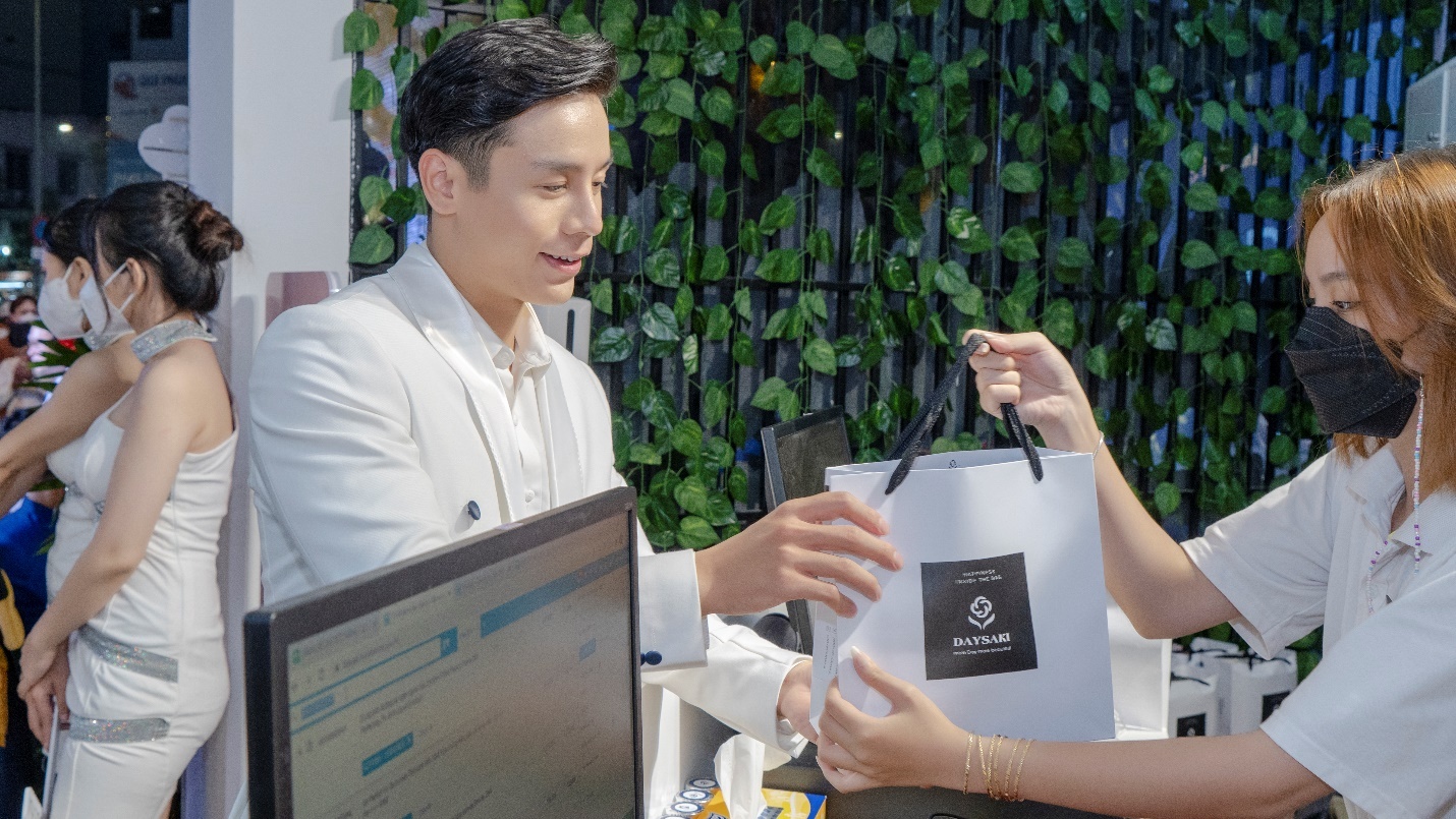 Cao Xuan Tai,  Daysaki Hau Giang anh 8