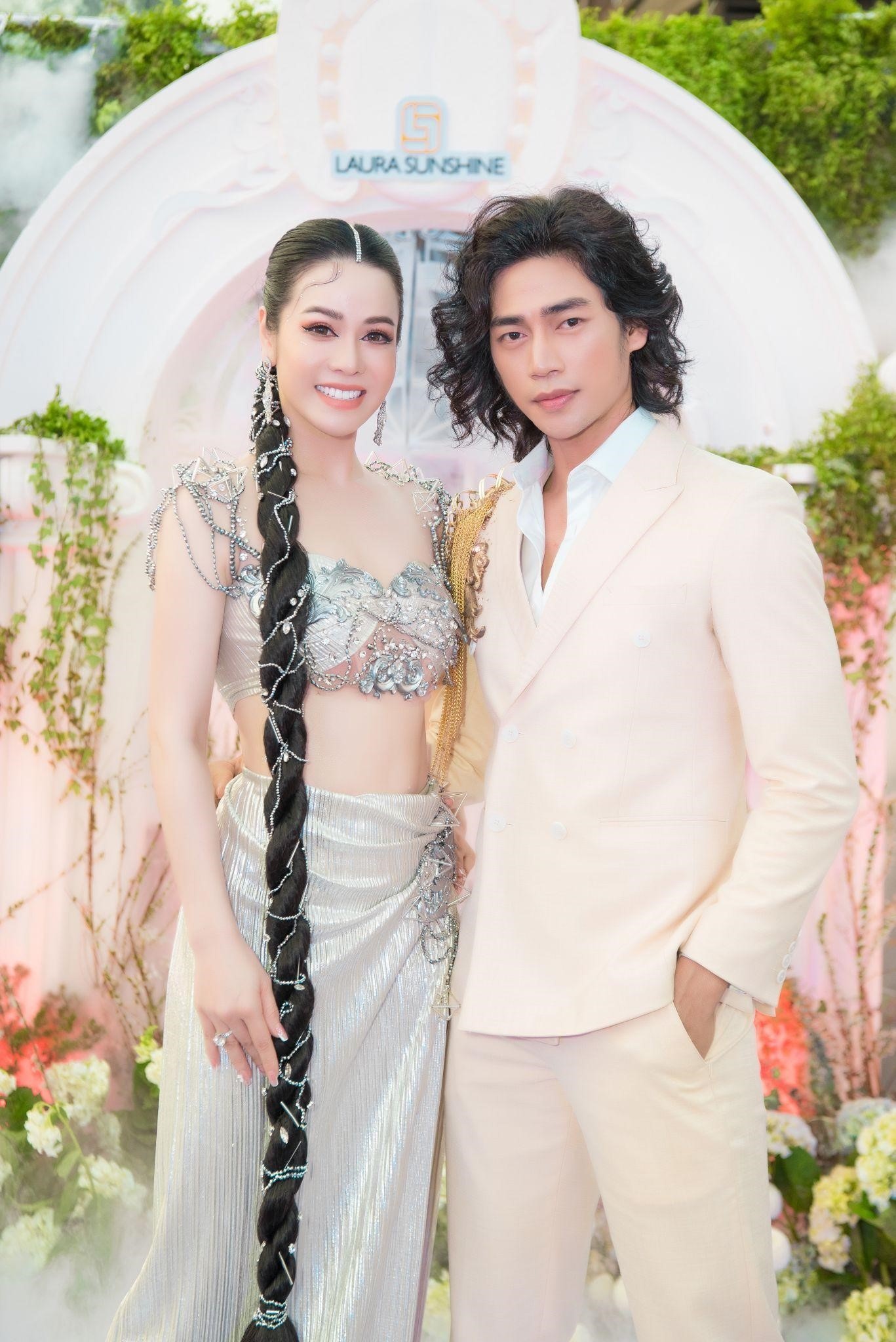 Laura Sunshine anh 2