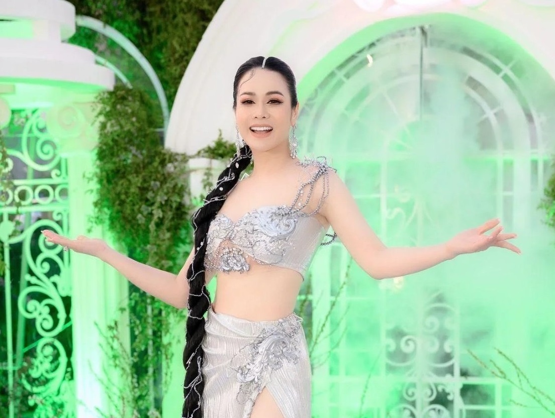 Nhat Kim Anh khoe sac tai su kien ra mat san pham Laura Sunshine moi hinh anh