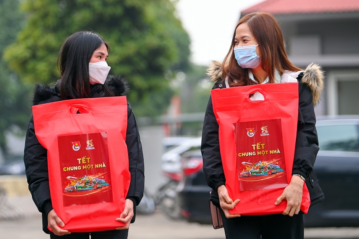 Tet am ap cua nhung nguoi lao dong xa nha hinh anh