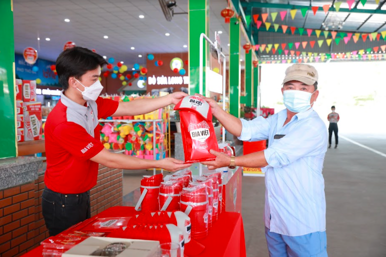 Bia Viet dong hanh cung nguoi dan ‘Het minh ve nha’ don Tet doan vien hinh anh