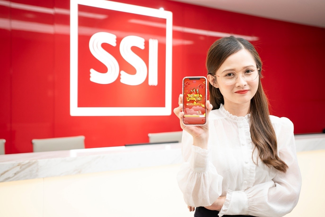 Thi truong nghi giao dich ngay Tet, nha dau tu van 'len san' hinh anh