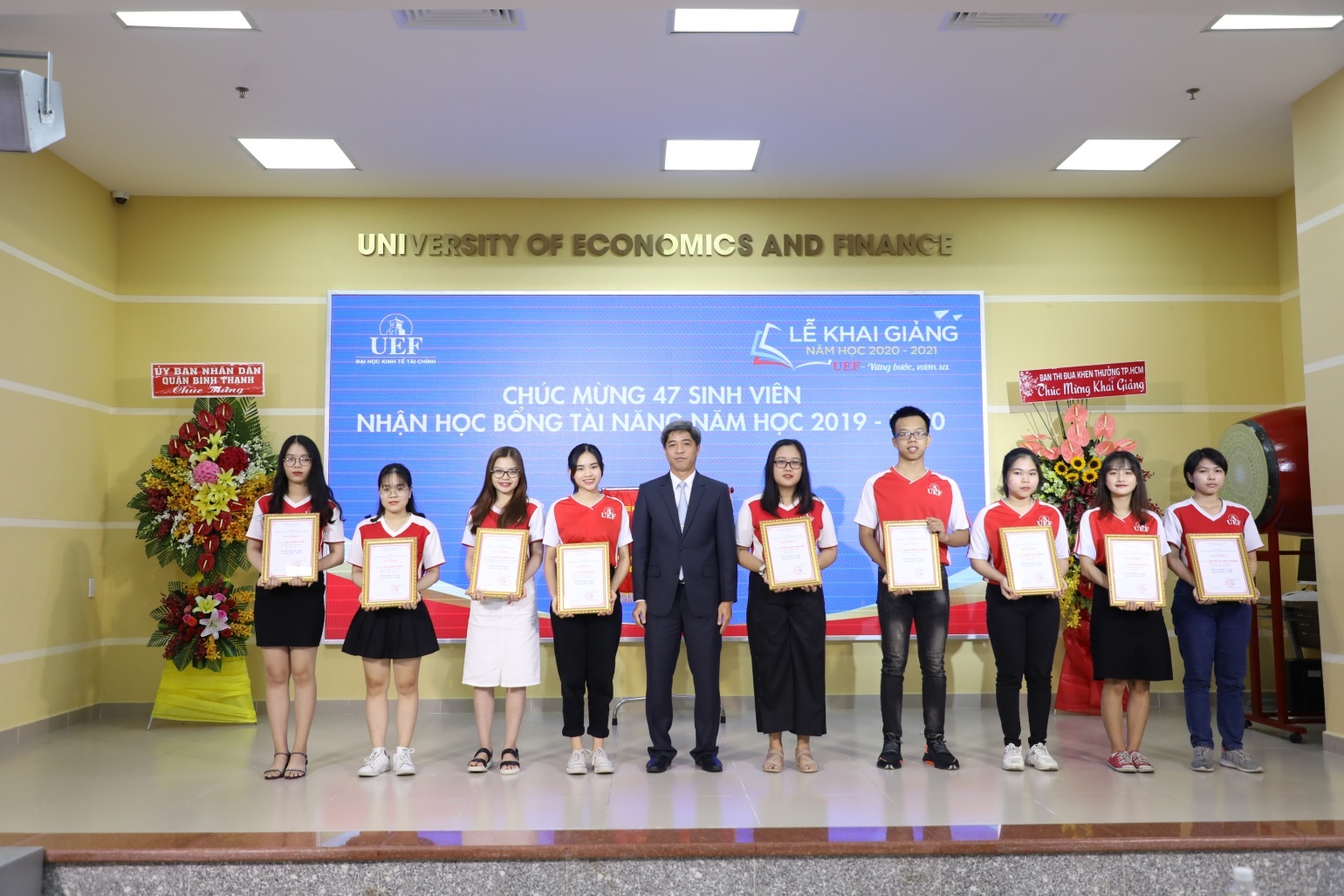 UEF,  học bổng tiếng Anh ảnh 1 UEF,  hoc bong tieng Anh anh 1