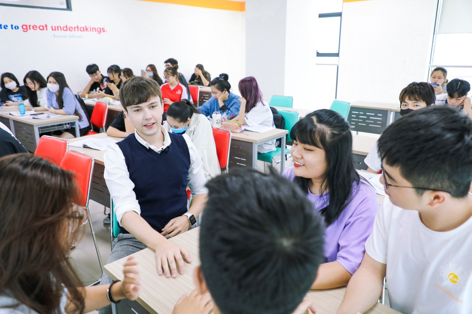 UEF,  học bổng tiếng Anh ảnh 2 UEF,  hoc bong tieng Anh anh 2