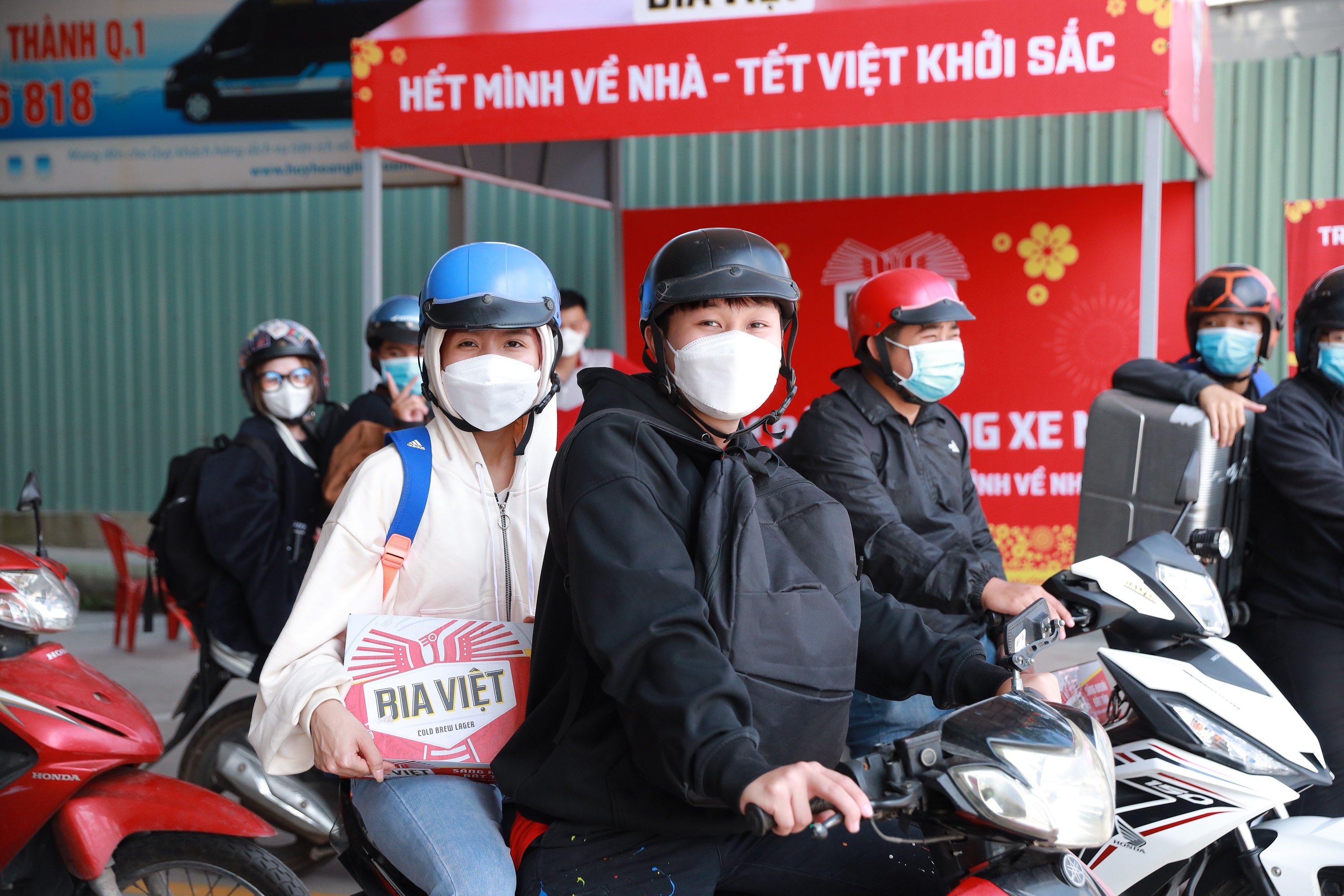 Duong ve nha don Tet khong con xa nho tram doan vien Bia Viet hinh anh