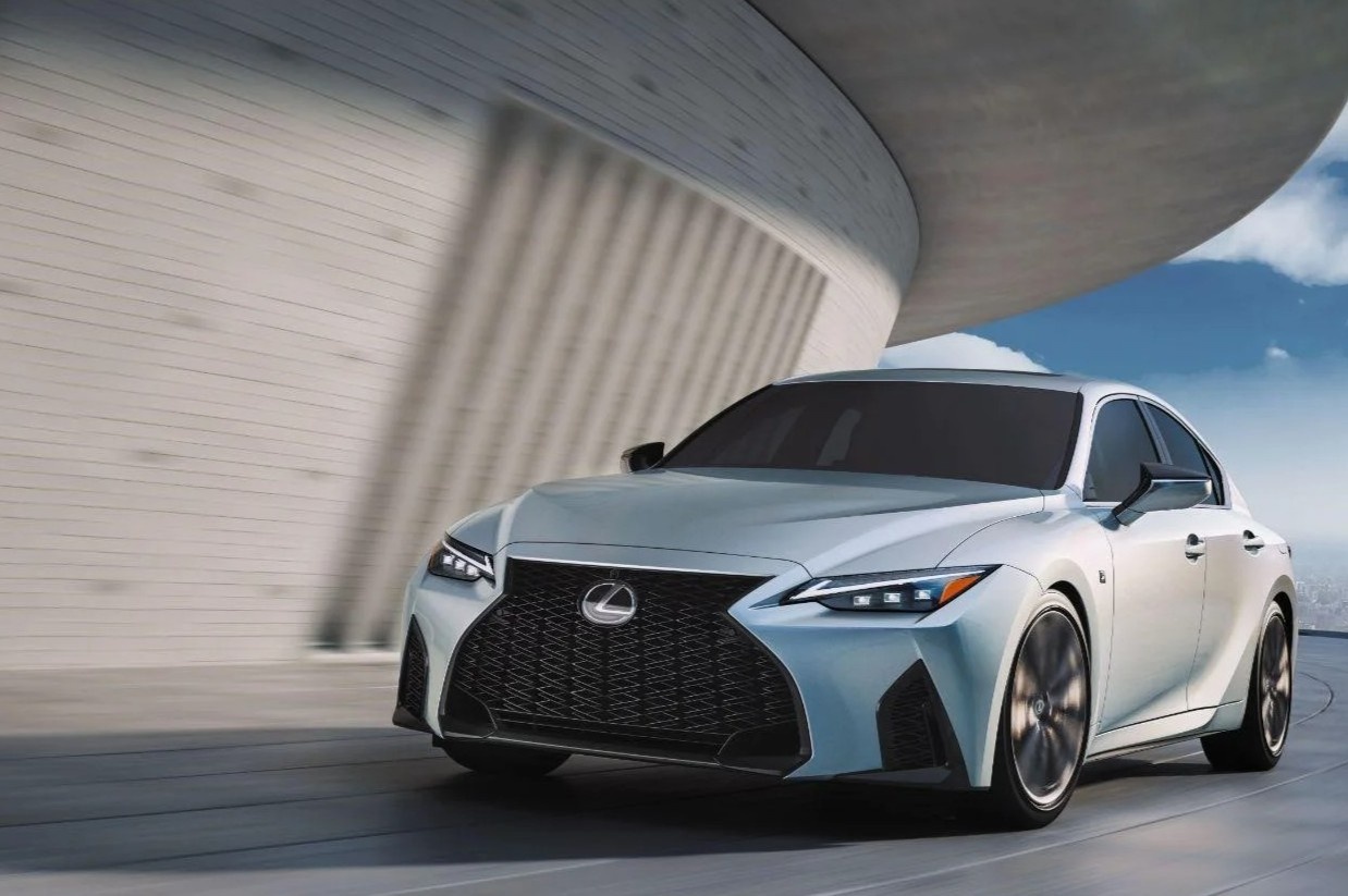Diem nhan thiet ke va van hanh tren Lexus IS 300 F Sport hinh anh