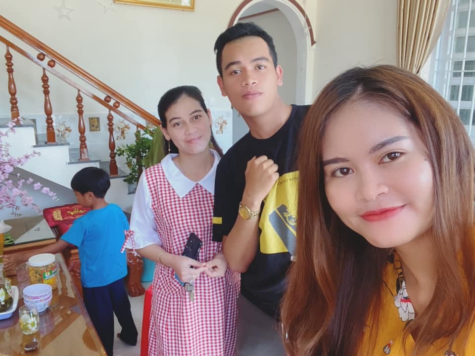 Nguoi tre mang gi ve que dip Tet nay? hinh anh