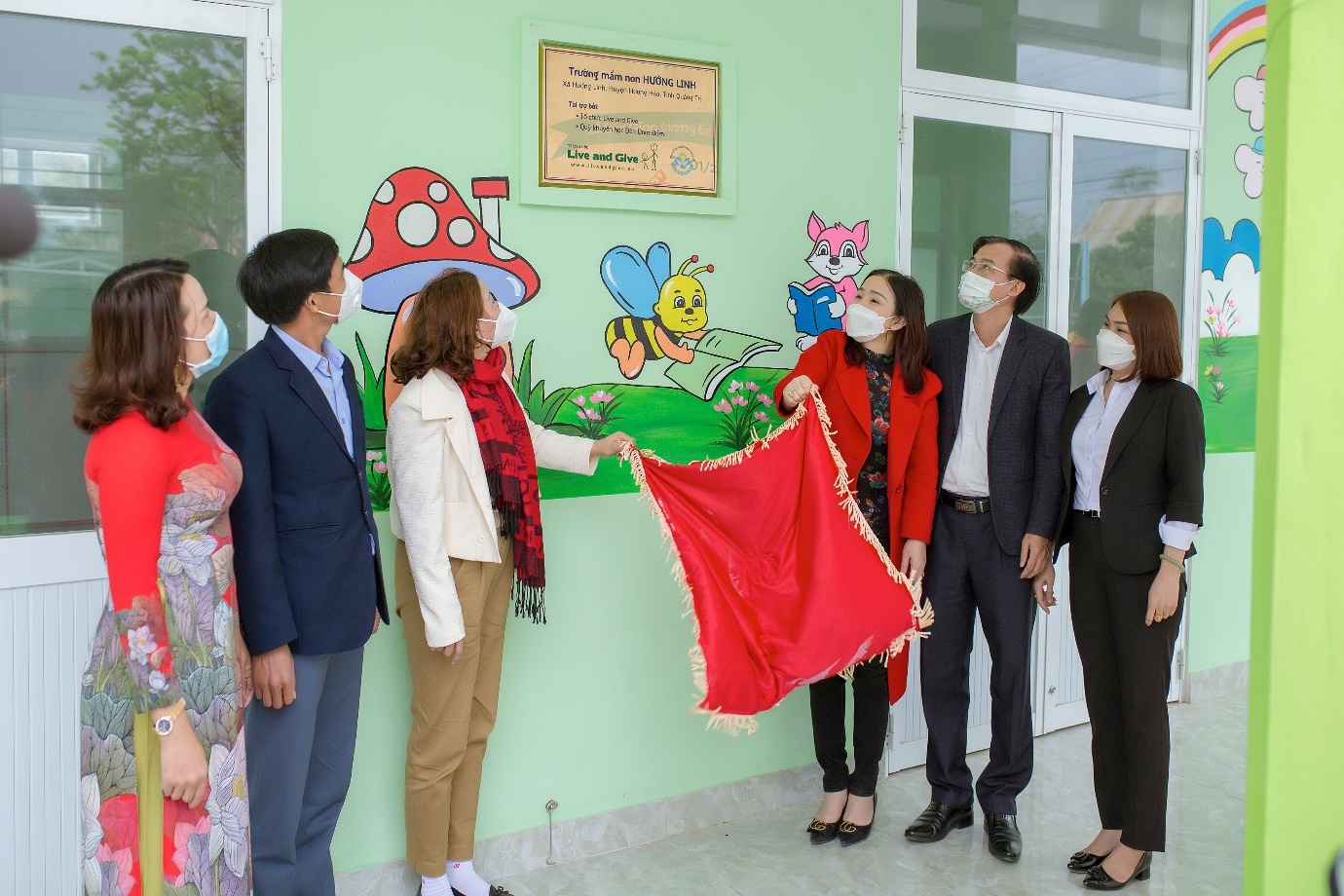 Co Gai Ha Lan,  Den Dom Dom anh 1