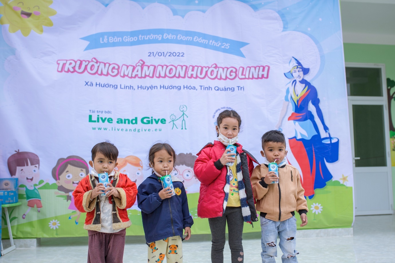 Cô Gái Hà Lan, Đèn Đom Đóm ảnh 5 Co Gai Ha Lan, Den Dom Dom anh 5