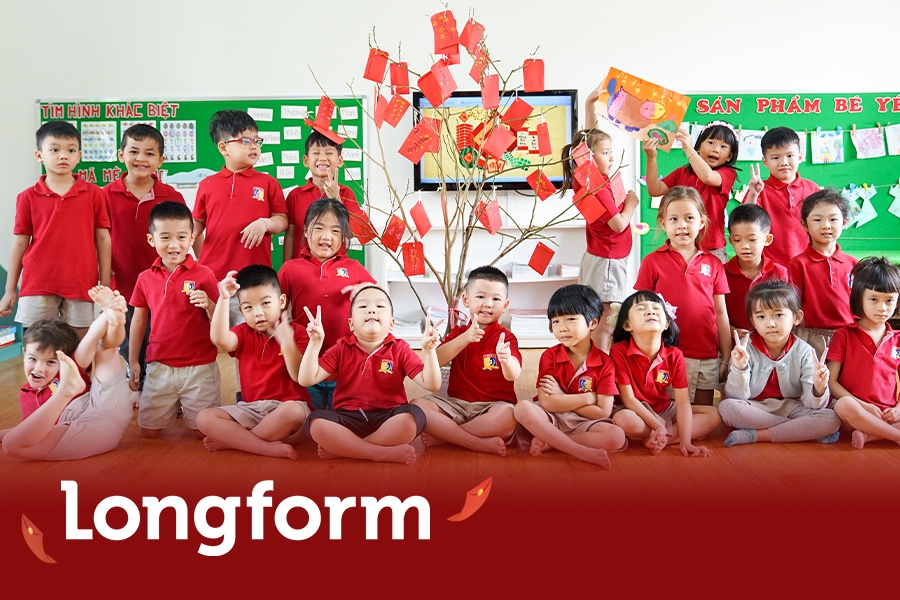 Tet co truyen ruc ro sac mau tai Royal School hinh anh