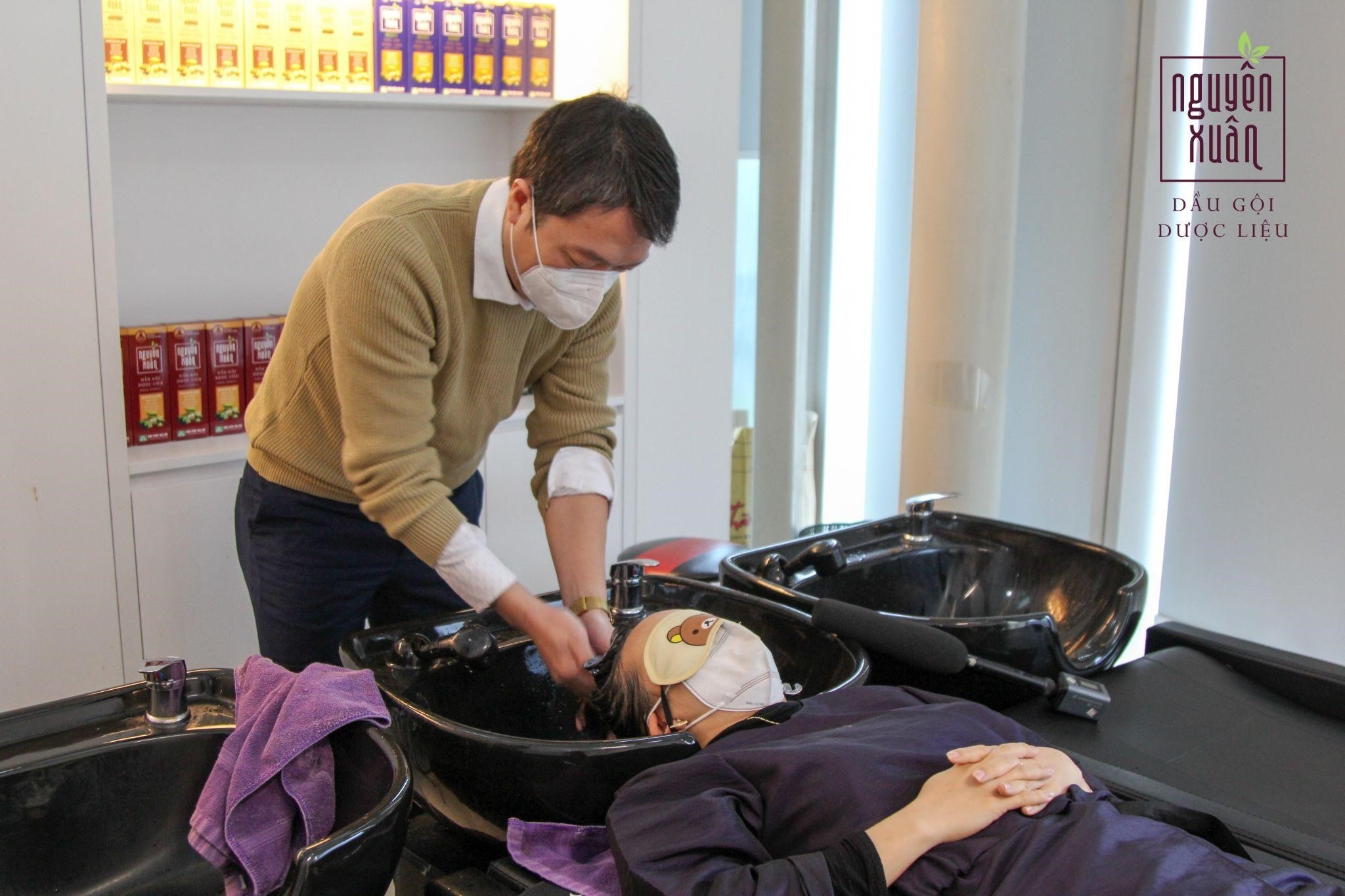 Dầu gội dược liệu Nguyên Xuân ảnh 1 Dau goi duoc lieu Nguyen Xuan anh 1